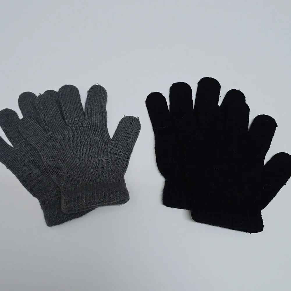Black and Gray Child's Glove Set
